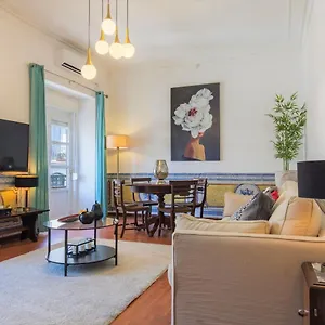 Charming Chiado 2bedr W/balcony And View Lisbon
