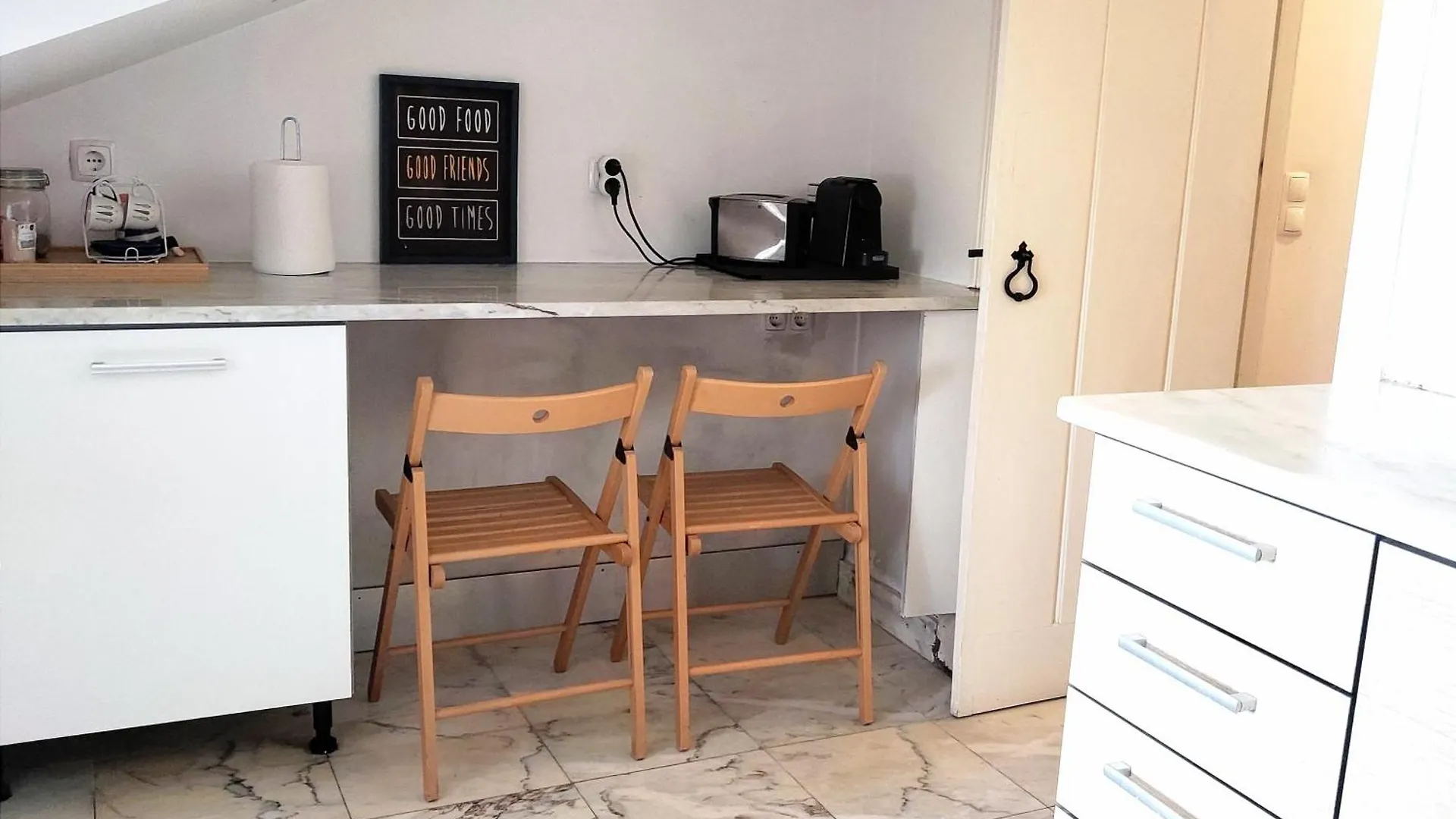 Homestay Rooms In Lisbon'S Bairro Alto In Shared Accommodation Portugal
