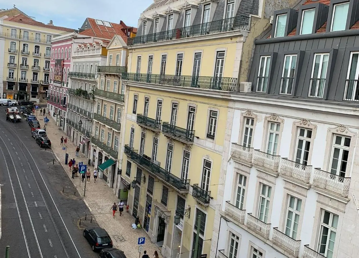 Homestay Rooms In Lisbon'S Bairro Alto In Shared Accommodation