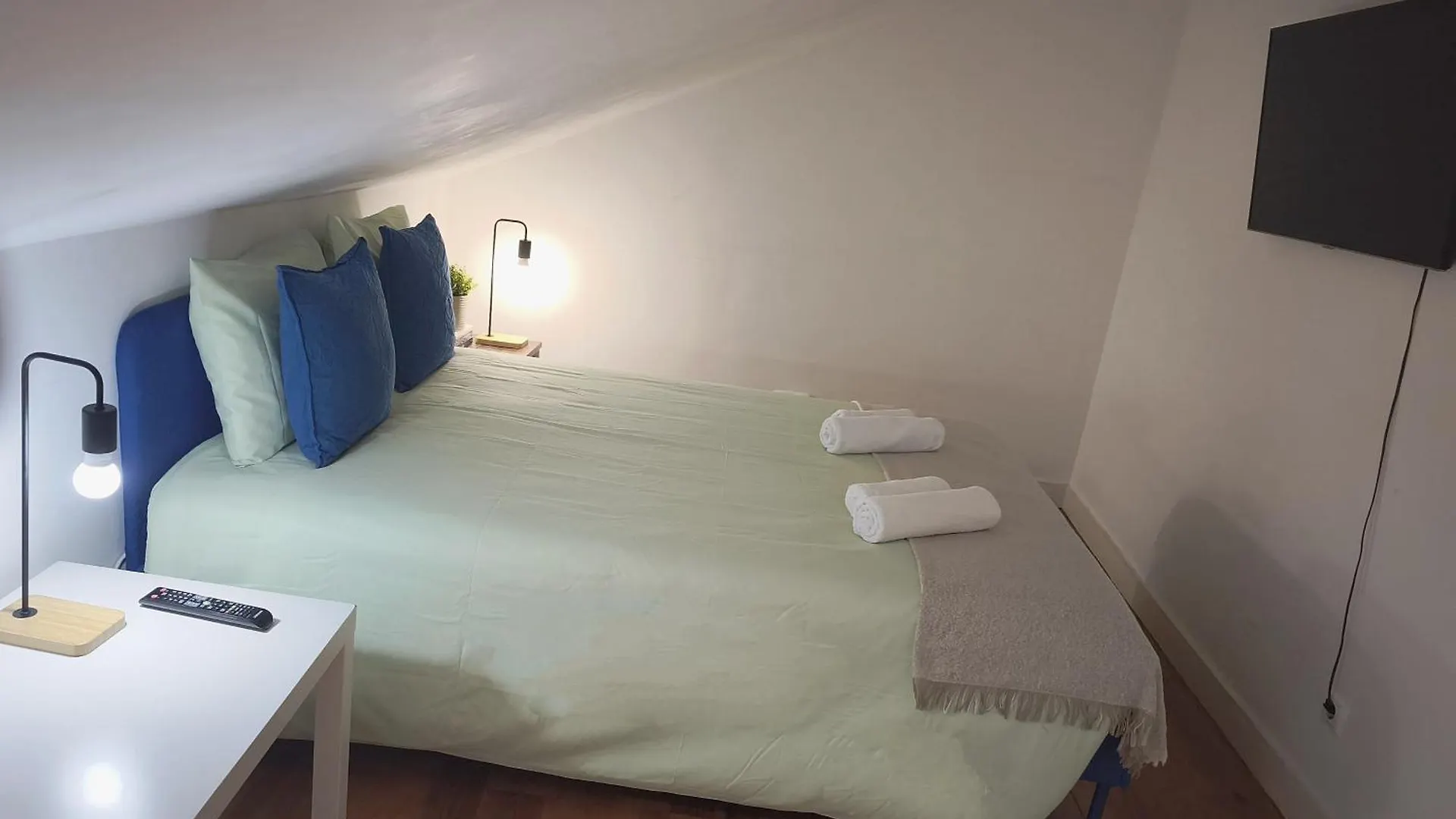 Homestay Rooms In Lisbon'S Bairro Alto In Shared Accommodation