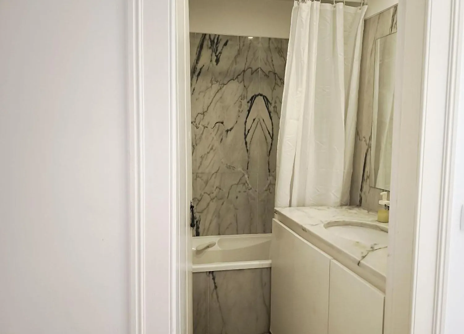 Rooms In Lisbon'S Bairro Alto In Shared Accommodation Lisbon